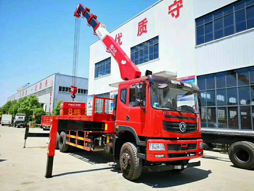 徐工藍牌隨車吊價格與挖機拖車應用解析